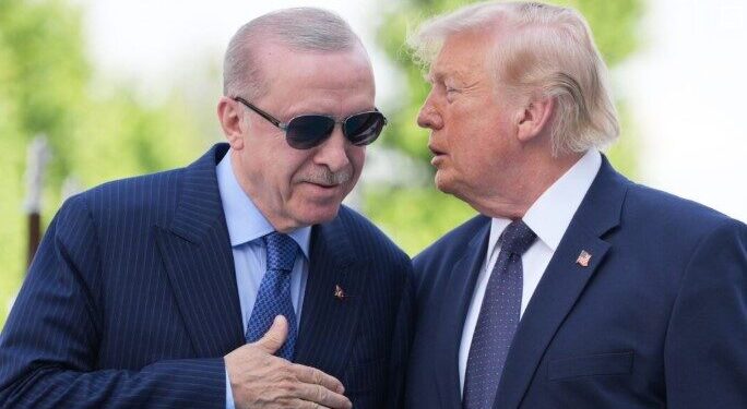 Erdogan bisedë telefonike me Trump, diskutohen marrëdhëniet dypalëshe, Ukraina dhe krizat rajonale