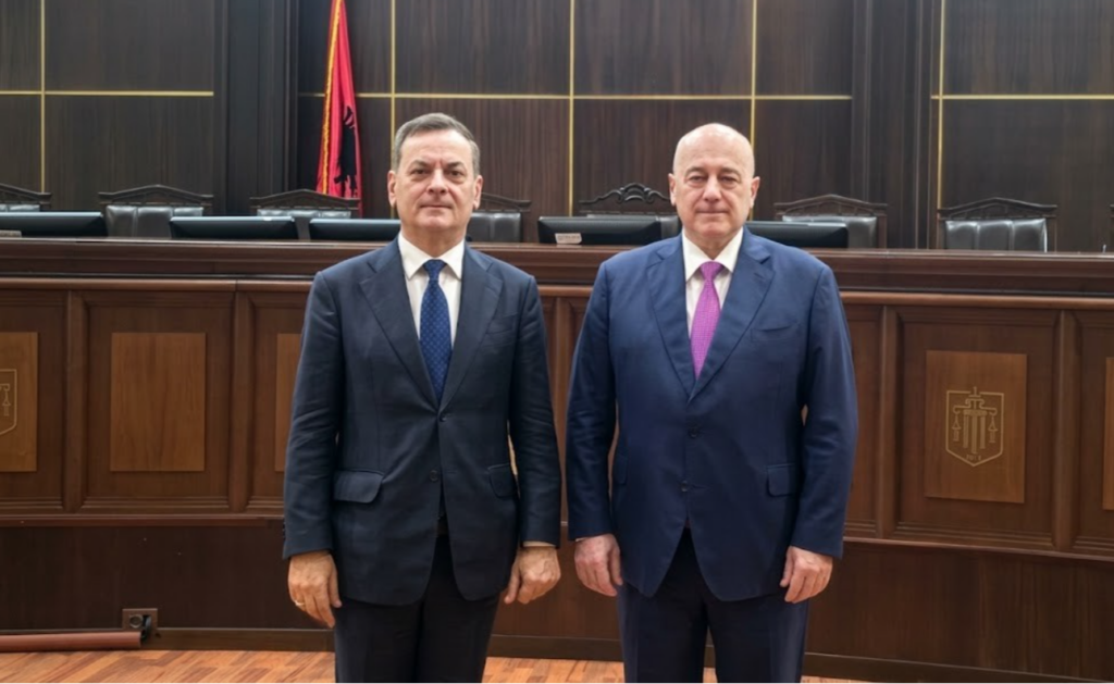 Gjykata e Lartë me kryetar të ri  Sokol Sadushi i dorëzon detyrën Ilir Pandës