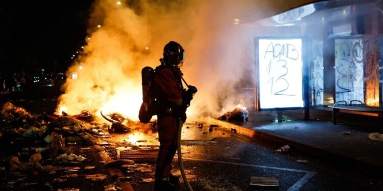 “Vandalët paguajnë”, Macron prezanton projektligjin që i detyron protestuesit të paguajnë dëmet që kanë shkaktuar gjatë protestave