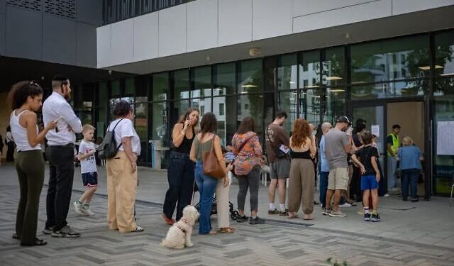 Izrael, pjesëmarrje rekord në zgjedhje: 66.7% e votuesve kanë votuar deri në orën 18:00