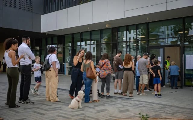 Izrael  pjesëmarrje rekord në zgjedhje  66 7  e votuesve kanë votuar deri në orën 18 00