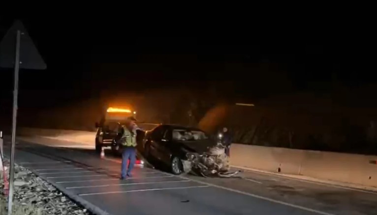 Aksident dramatik në Peshkopi  dy makina përplasen  kokë më kokë   7 persona përfundojnë në Spitalin e Traumës  5 prej tyre familjarë
