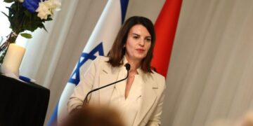 Sulmi i 7 tetorit/ Zv/kryeministrja Koçiu në ceremoninë përkujtimore: Shqipëria qëndron në krah të Izraelit! Ndaj terrorizmit s’mund të ketë heshtje
