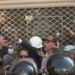 Studentët protestues nisin sulmet me gurë, breshëri fishekzjarresh dhe sende të forta ndaj Policisë, shpërndahen me ujë dhe gaz! Arlind Qori pengon shoqërimin e të dyshuarit
