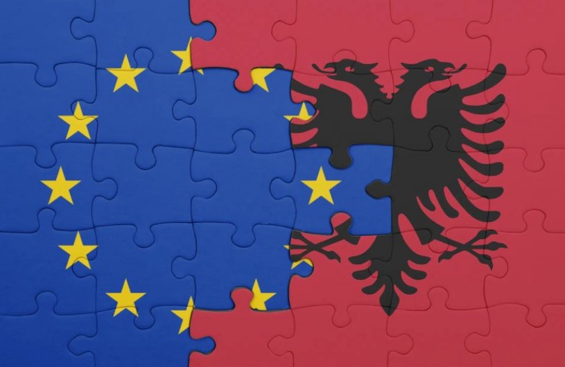 Zgjerimi  BE forcon kushtet për anëtarët e rinj  Deri në 15 vite mbikëqyrje dhe pezullim fondesh nëse mashtrojnë 