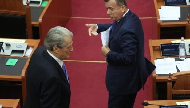  Nuk qëndrohet më në këtë Parlament    Berisha paralajmëron bojkot  Balla e këshillon  Uroj të mos e merrni atë vendim 