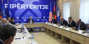 “S’e di se si mund të bllokohet me 83 mandate!”- Berisha mati ‘pulsin’ e aleatëve, por ata ia thanë kritikat në sy! Replikat e forta në selinë blu për bojkotin, protestat e reformën