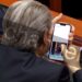 ‘Fytyra’ tjetër e Kuvendit/ Nga teoritë konspirative në TikTok, te dhunimi i Ramës në 97-ën, ja çfarë shikonte Berisha në iPad gjatë kaosit në sallë? (VIDEO)