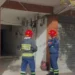 Fier/ Rrjedhja e gazit nga bombola alarmon banorët, zjarrfikësit shmangin tragjedinë