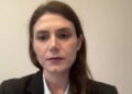 “Të distancohemi nga dhuna”- Qeveria thirrje për dialog, deputetja Muzhaqi: Të ndalet dhuna, nuk ka asnjë listë me kërkesa konkrete të studentëve!