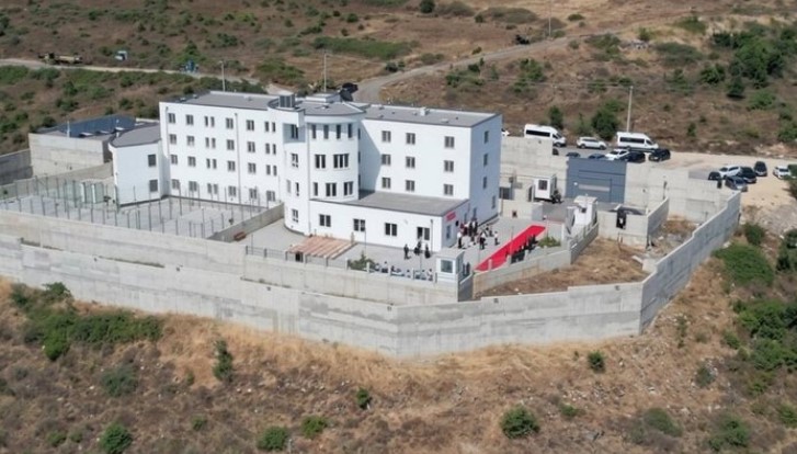 Nëna me foshnjën 4 muajshe u dënua me rreth 7 vite burg nga GJKKO  Avokati i Popullit nis verifikimin për rastin në Burgun e Pojskës