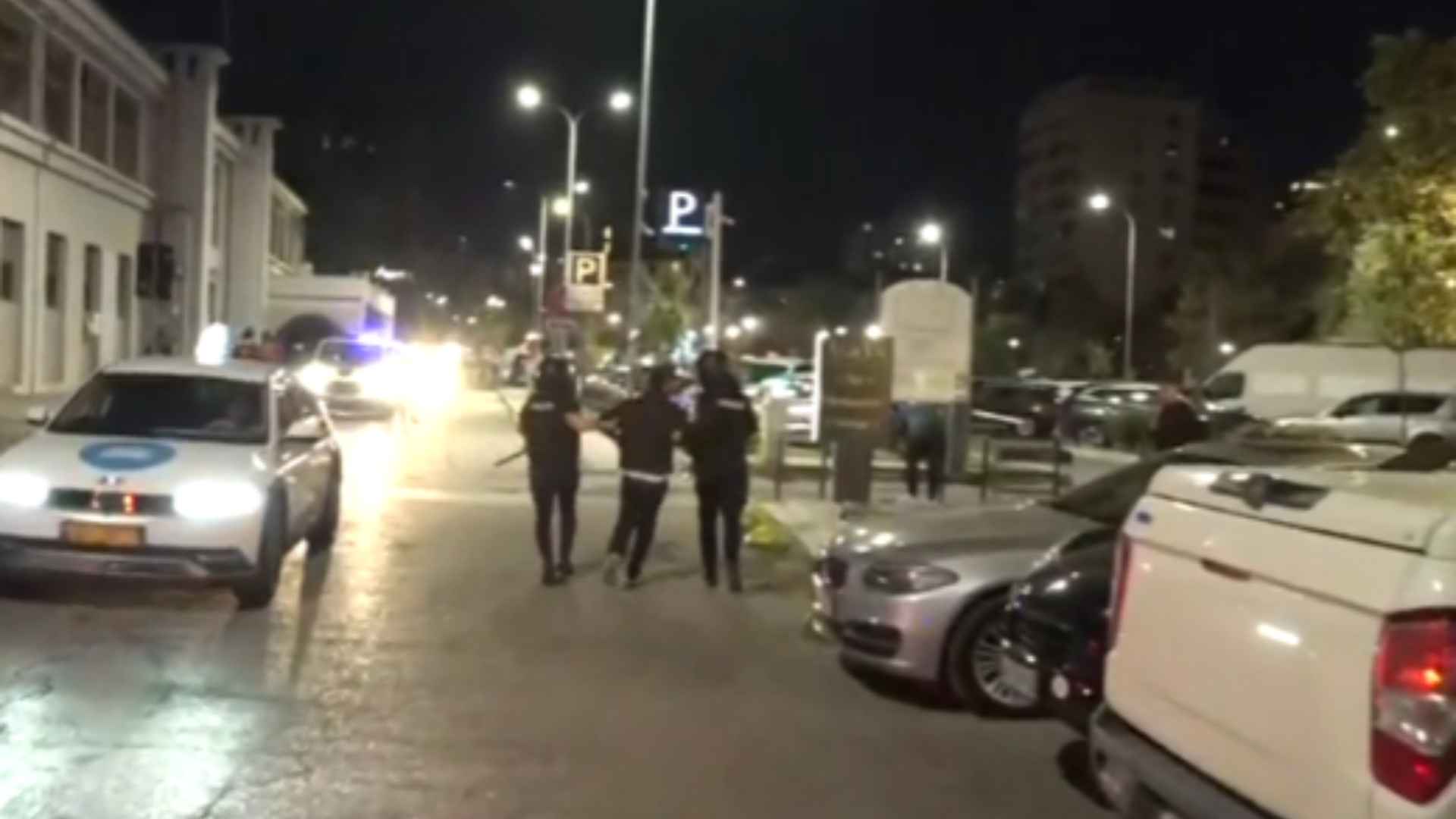 Pas dhunës në protestë  policia zbarkon në disa zona të Tiranës  nis shoqërimet e protestuesve