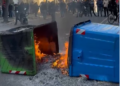 Tensionohet protesta para Ministrisë së Arsimit, protestuesit u vënë flakën koshave të mbeturinave