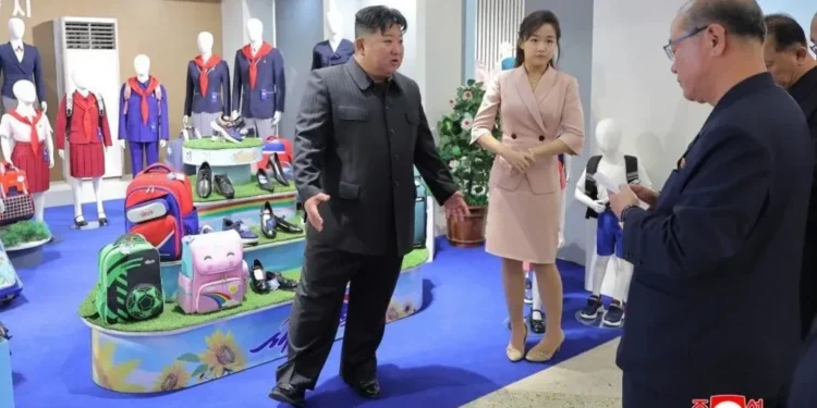 Koreja e Veriut publikon foto të Kim Jong Un – pse vazhdojnë të qarkullojnë thashethemet për vdekjen e tij?