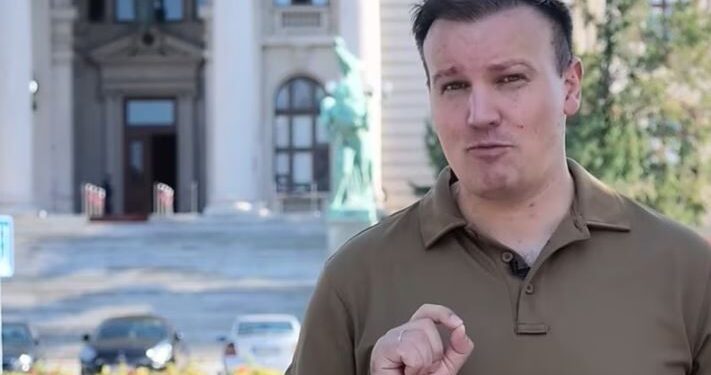 Pas dëbimit nga Mali i Zi, blogeri rus kthehet nga Serbia në Rusi -