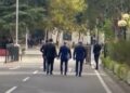 Deputetët e Berishës i bashkohen protestës para Kuvendit, vijojnë përplasjet me Policinë