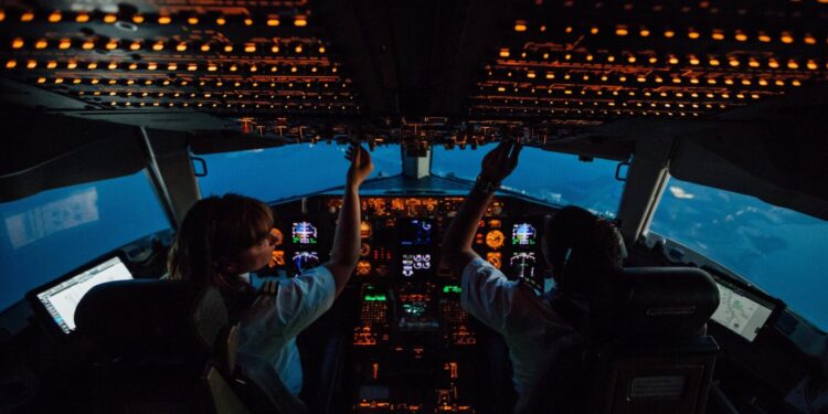 Raporti alarmues: 3 në 4 pilotë në Europë i zë gjumi gjatë fluturimit