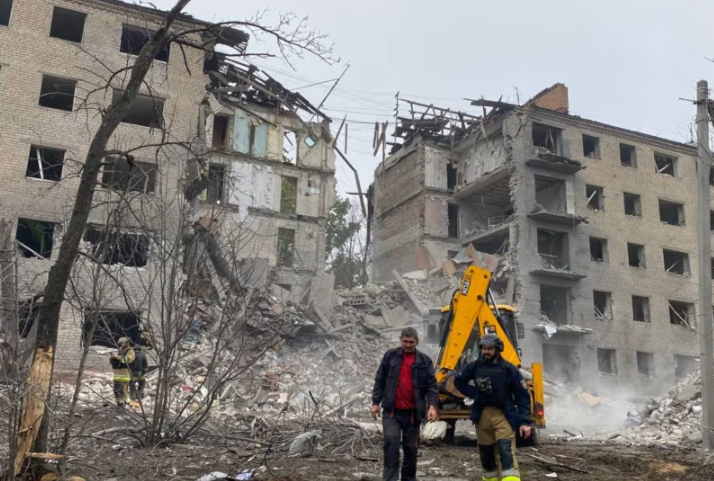 Sulmet ruse vrasin civilë dhe godasin infrastrukturën energjetike të Ukrainës