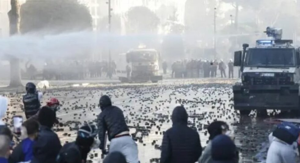 Dhuna traumatizon të miturit   Sociologia  Protestat e dhunshme shkaktojnë ankth  stres dhe humbje të besimit