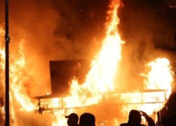 Ambasada e Polonisë në Tiranë paralajmëron udhëtarët që të shmangin protestat në Shqipëri!