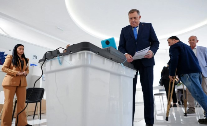 NYT  Në kulmin e fushatës për zgjedhjet e mesmandatit në SHBA  këshilltarët e Trump ndihmuan një qeveri pro ruse në Bosnje 
