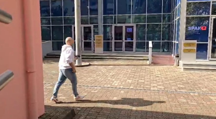  Nuk kam fletë thirrje   U paraqit në SPAK  peshëngritësi Erkand Qerimaj sqaron shkakun e vizitës në SPAK  Po bëj kallëzim 