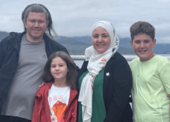 Gafa e Britanisë ndaj familjes siriane: Ministria e Brendshme: Merrni 3 mijë paund dhe ikni në Shqipëri!