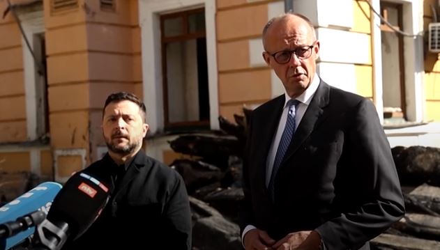 Merz mbërrin në Kiev nën tingujt e sirenave dhe shpërthimeve në Kiev -