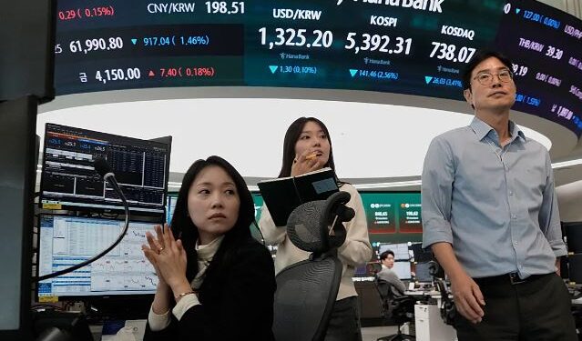 Çmimet e naftës rriten mbi 113 dollarë, ndërsa shitja e inteligjencës artificiale trondit aksionet! Investitorët blejnë obligacione