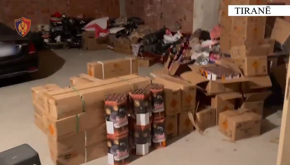 Zbulohet një banesë ku magazinoheshin lëndë piroteknike  dyshohet se furnizonin protestuesit