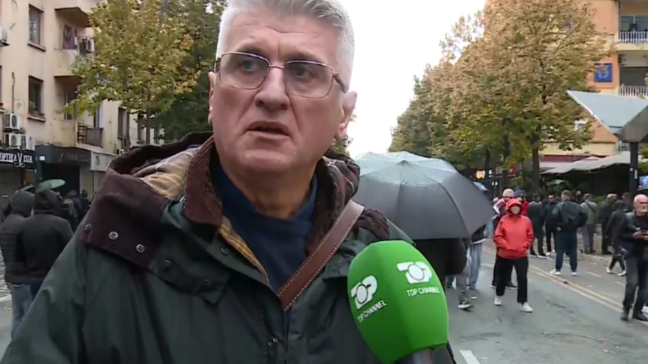 Gjekmarkaj sqaron përplasjet në protestë  Janë 20 30 neomarksistë të Arlind Qorit  studentët nuk janë kundër PD së