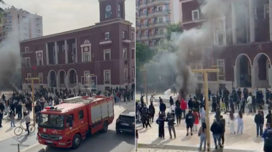 Protesta në Durrës  gjimnazistët shkatërrojnë koshat e mbeturinave dhe sinjalistikën rrugore 