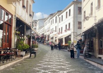 “Protesta tkurri turizmin”- Dhoma e Tregtisë Gjirokastër: Kemi shumë anulime rezervimesh! (VIDEO)