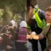 Lëndohet në protestë bashkëshortja e Sokol Olldashit!