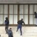 Protestuesit sulmojnë godinën e ish-“Hotel Dajti”, thyejnë xhamat e dyerve në hyrje dhe shkatërrojnë