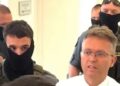 Skandali me fondet e kulturës, shoqërohet me pranga në duar në gjykatë ish-ministri i qeverisë së Orbanit