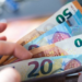 Euro bie përsëri, i afrohet kufirit të 91 lekëve