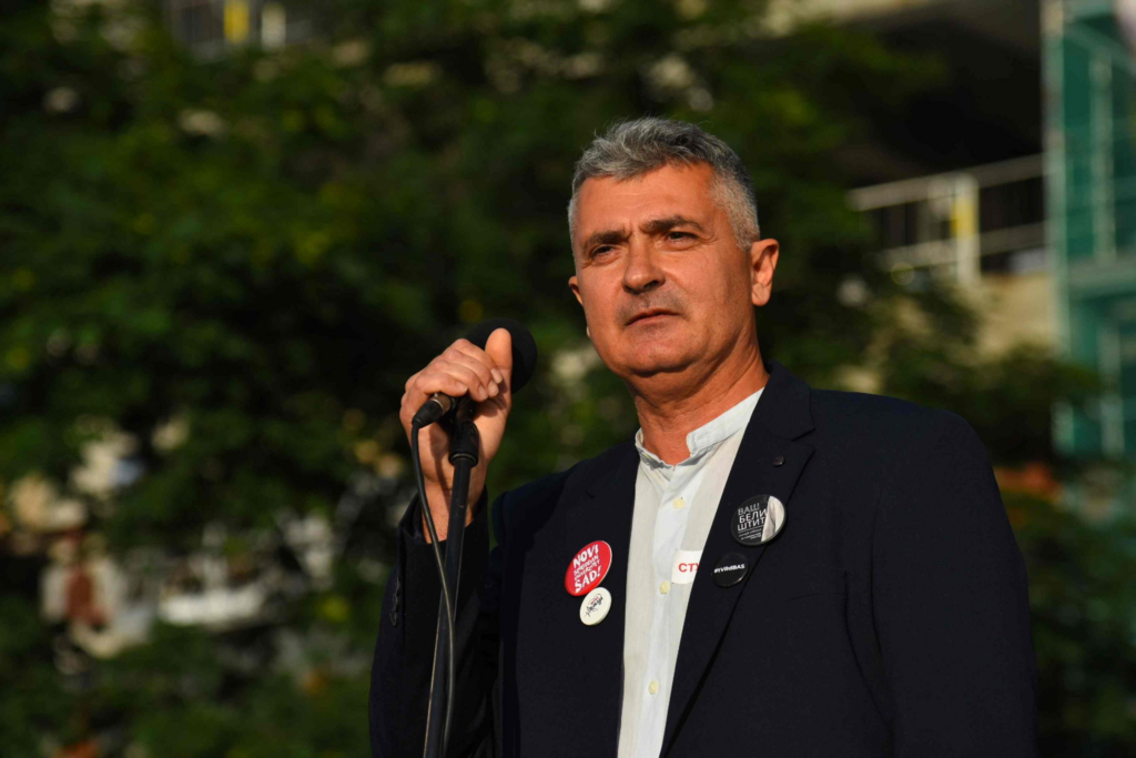 Kush është njeriu që sfidon Vuçiçin 