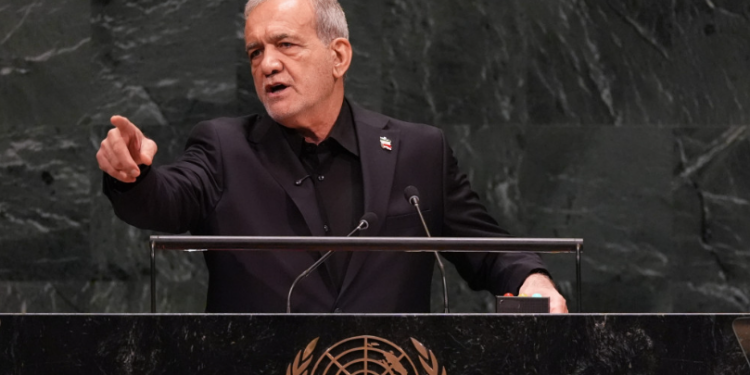 Presidenti iranian mbërrin në Moskë, pritet të takohet me Putin