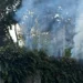 FOTO/ Protestuesit i vënë flakën murit rrethues të godinës së Autoritetit të Sigurisë Kibernetike