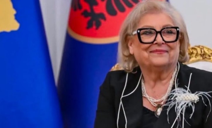  Nder i jashtëzakonshëm  krenare   U zgjodh në krye të vendit  Justina Shiroka Pula merr mesazhin e veçantë nga e bija  Mami im  Presidentja e Kosovës 