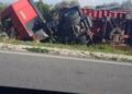 Aksident në aksin Kardhiq-Delvinë, kamioni përmbyset në rrugë, Policia drejt vendngjarjes!