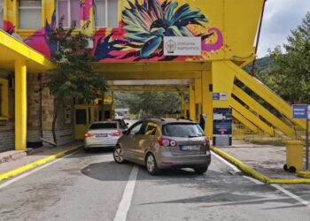 Kursejnë deri në 20%, korçarët e bëjnë pazarin në Kostur! U del më lirë përtej kufirit, shkojnë të organizuar me autobusë