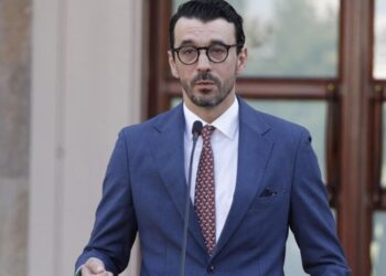 VIDEO/ Bypass-i i Elbasanit dhe hekurudha Tiranë-Durrës, Karakaçi jep detajet: Kontratat janë lidhur, vijojnë punimet! Ja kur hapen