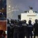 Protestuesit i vënë zjarrin një tjetër biznesi, digjet kioska në bulevardin “Dëshmorët e Kombit”! Tymi dhe flakët mbulojnë zonën