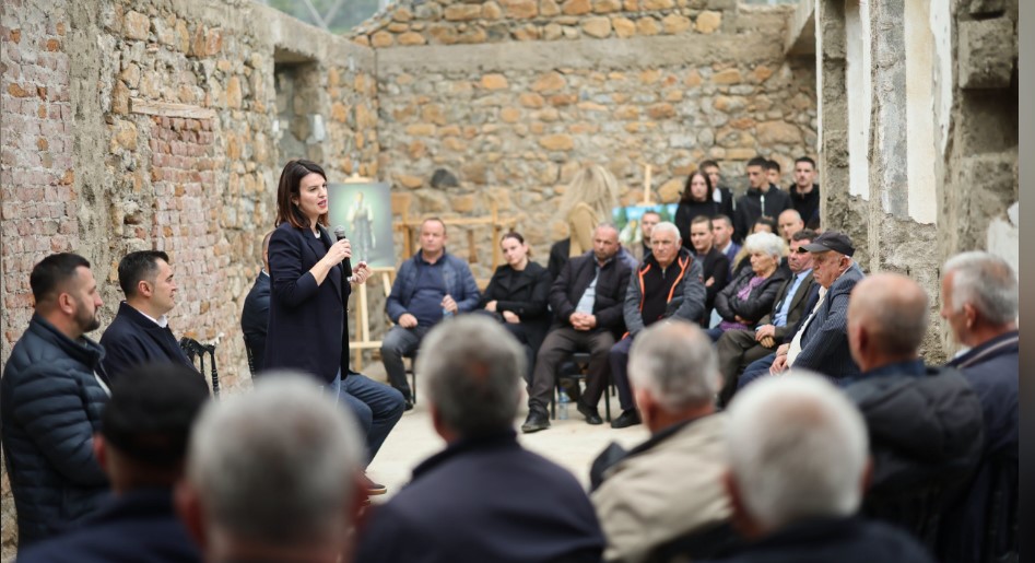 Zv kryeministrja Koçiu nga Gjinari  Paketa e Maleve  një mundësi për sipërmarrje dhe turizëm 