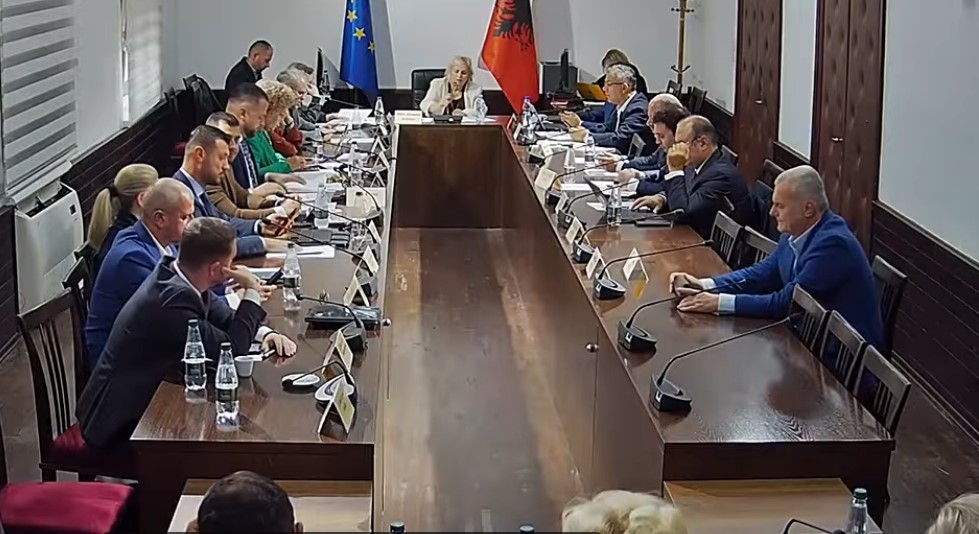 Guvernatori pa imunitet të ri  nisma e socialistëve lë jashtë mbrojtjen nga arrestimi të drejtuesve të Bankës  Diskutime te Ekonomia