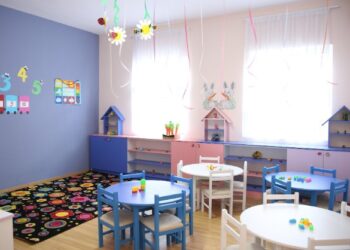 Tjetër precedent/ Dyshohet se dhunoi 4-vjeçarin në një kopsht në Korçë, edukatorja arrestohet pas denoncimit të nënës!