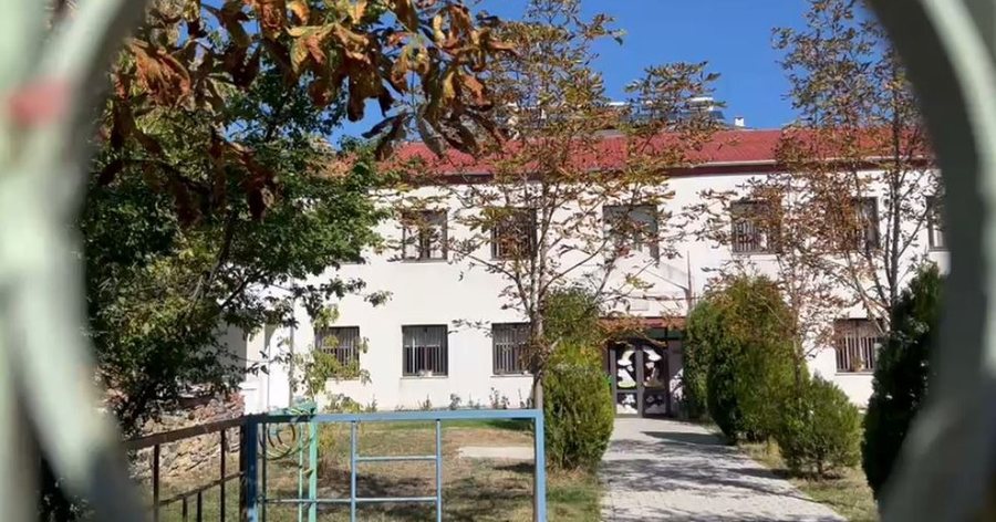 Dalin të tjera detaje nga skandali i helmimit në kopshtin e Korçës  Numri i fëmijëve të prekur mund të jetë më i lartë  ja menuja ushqimore