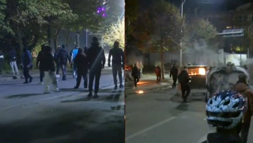 Protestuesit largohen nga Kryeministria  u vënë flakën koshave të mbeturinave pranë  Sheshit Skënderbej 